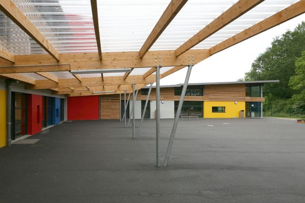 École maternelle primaire Sainte Anne Saint Joseph Pacé cour préau