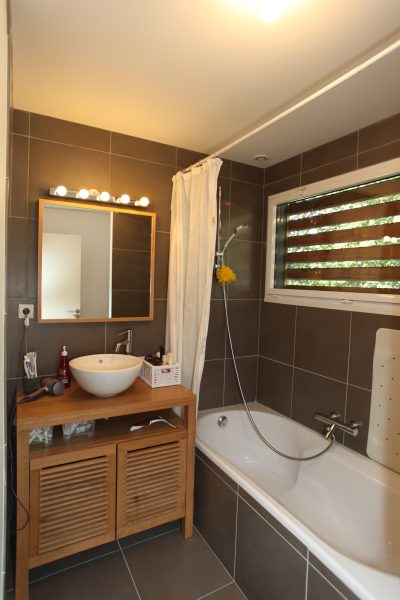 Extension réhabilitation maison individuelle Rennes bois intérieur salle de bains